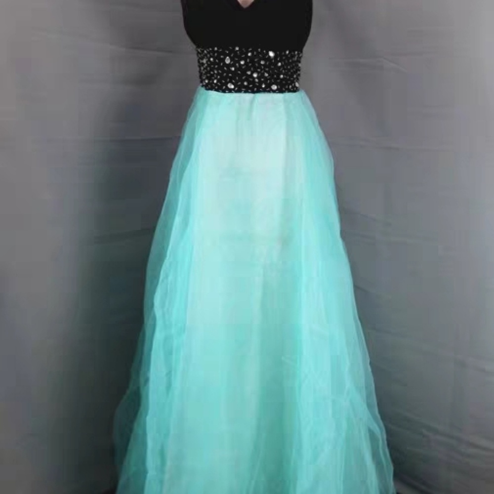 Prom dress - Picture 2 of 2